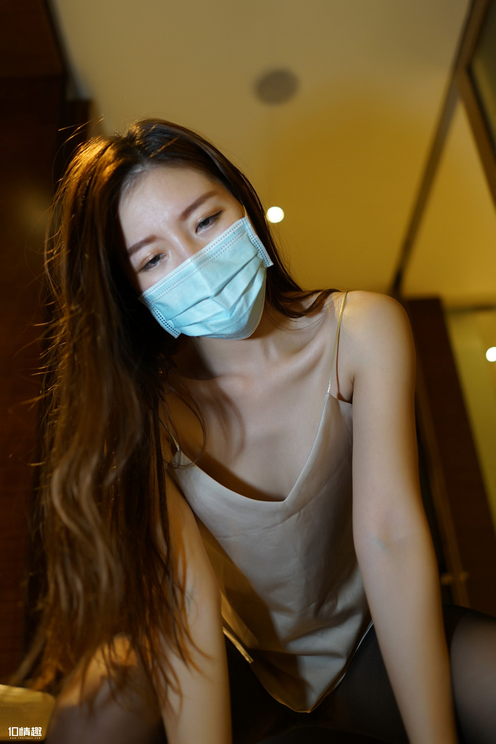 [ROSI写真]口罩系列NO.648_吊带睡裙美女居家无内黑丝裤袜撩人姿势诱惑写真49P